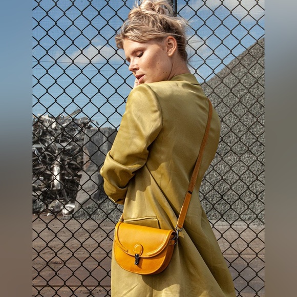 Vin Melange |Sylvie | Madame Chic- Aunts & Uncles - Picture 2 of 9